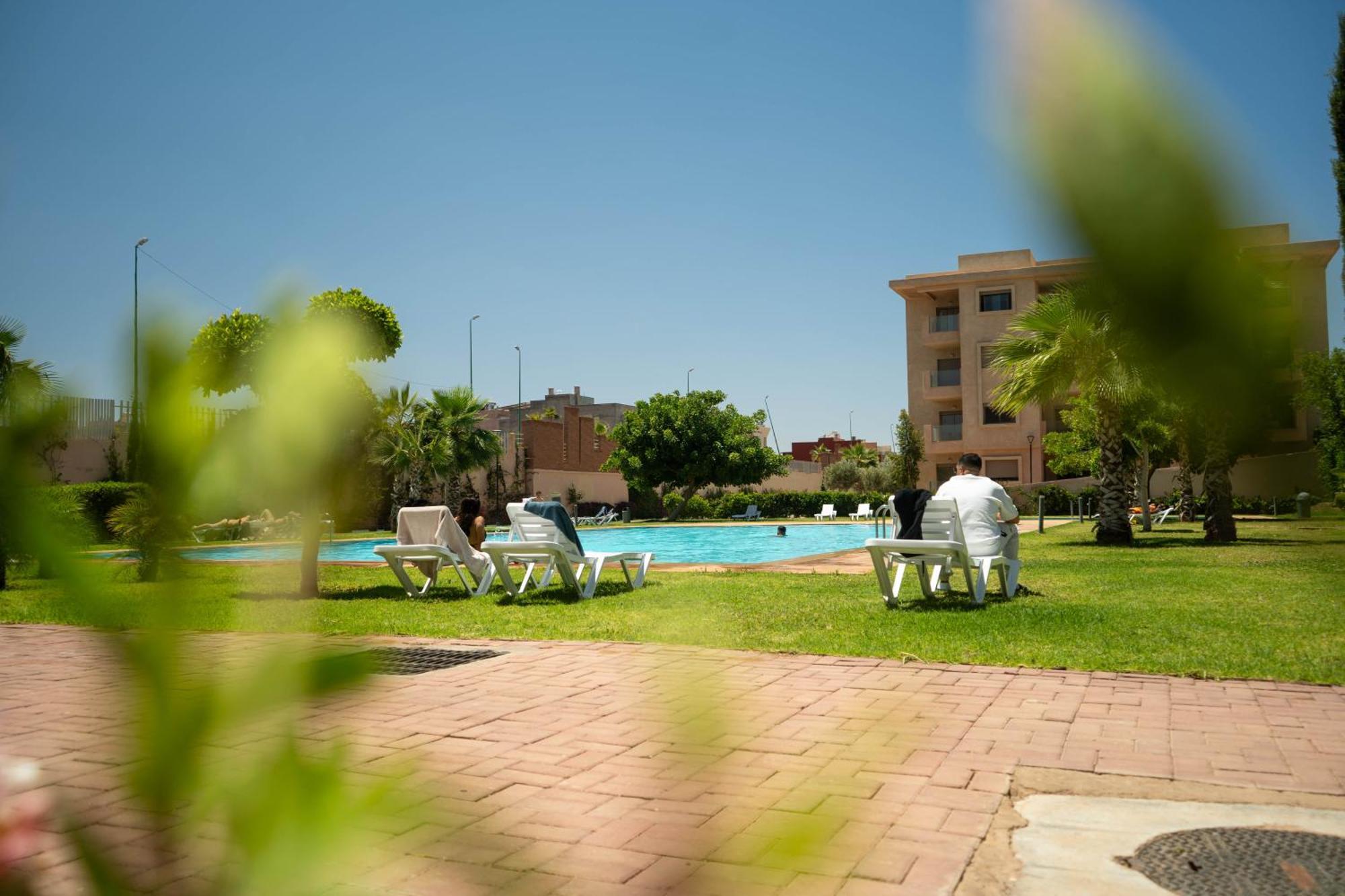 Magnifique Appartement Moderne De 2 Chambres Avec Piscine A 10 Min Du Centre De Marrakech Marrakesh Exteriör bild