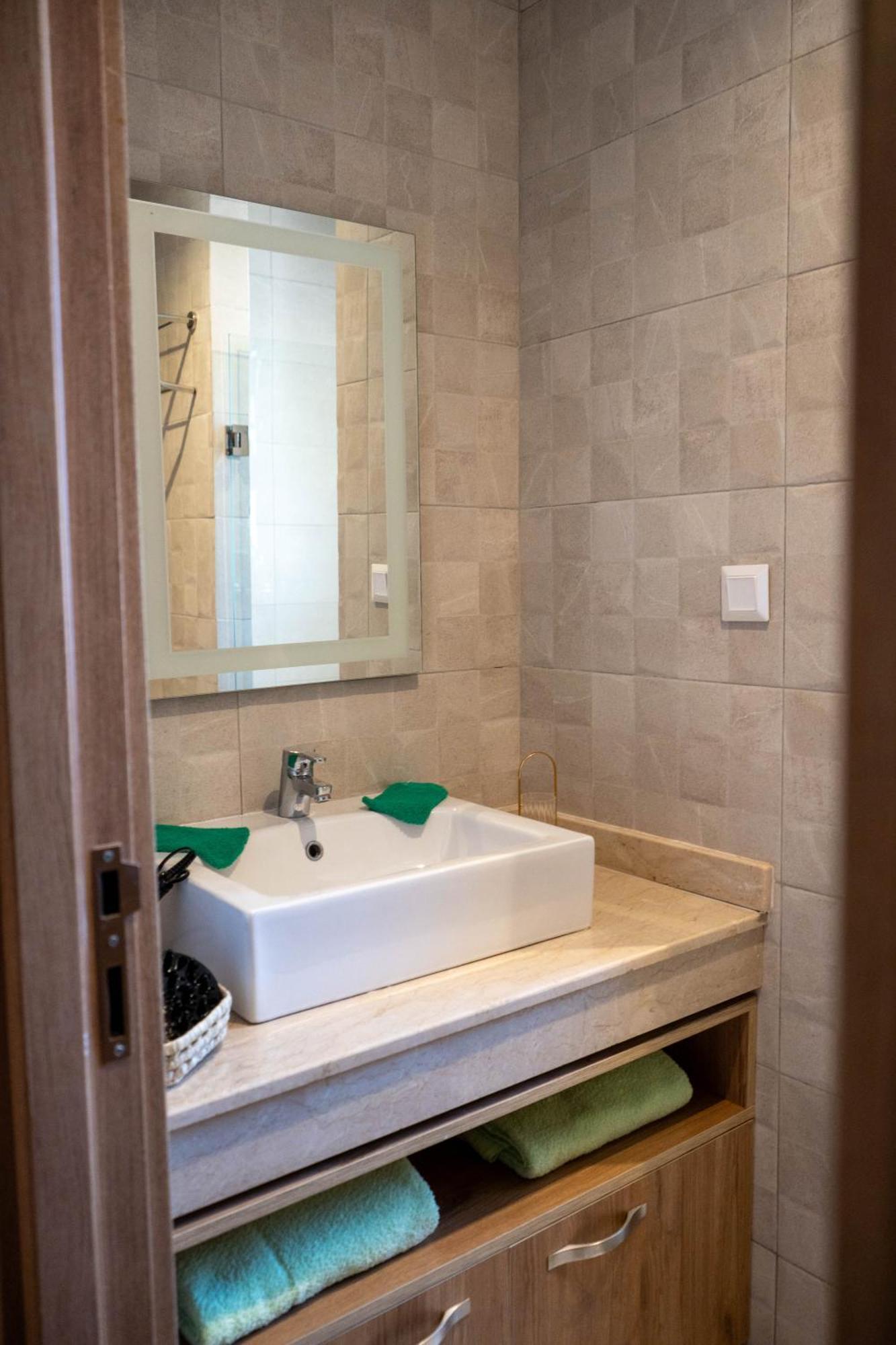 Magnifique Appartement Moderne De 2 Chambres Avec Piscine A 10 Min Du Centre De Marrakech Marrakesh Exteriör bild